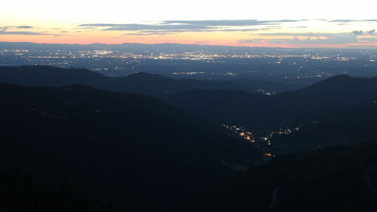 Dieses Bild zeigt eine Webcam-Aufnahme vom Achertal, aufgenommen am Freitag, den 05.09.2025 um 20:50 Uhr. Die Temperatur betrug 10.7°C.