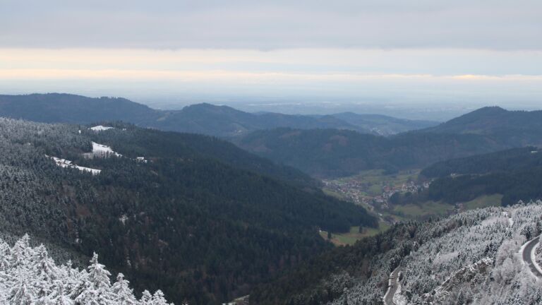 Dieses Bild zeigt eine Webcam-Aufnahme vom Achertal, aufgenommen am Donnerstag, den 27.11.2025 um 08:40 Uhr. Die Temperatur betrug -3°C.