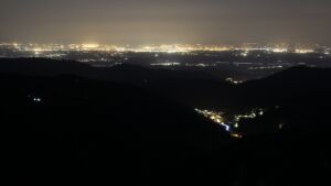 Dieses Bild zeigt eine Webcam-Aufnahme vom Achertal, aufgenommen am Samstag, den 02.05.2026 um 22:20 Uhr. Die Temperatur betrug 17.1°C.