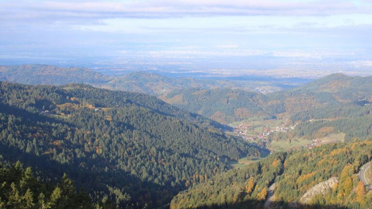 Dieses Bild zeigt eine Webcam-Aufnahme vom Achertal, aufgenommen am Dienstag, den 14.10.2025 um 09:40 Uhr. Die Temperatur betrug 7.2°C.