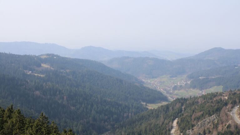 Dieses Bild zeigt eine Webcam-Aufnahme vom Achertal, aufgenommen am Montag, den 09.03.2026 um 12:40 Uhr. Die Temperatur betrug 11.4°C.