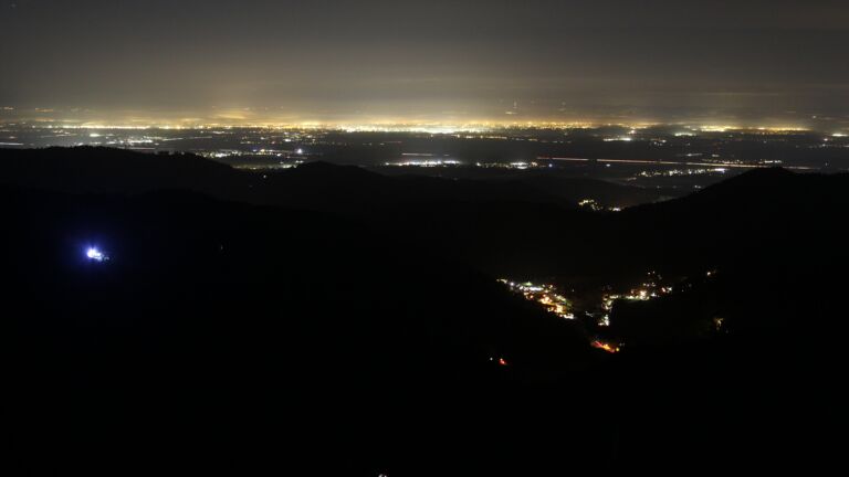 Dieses Bild zeigt eine Webcam-Aufnahme vom Achertal, aufgenommen am Donnerstag, den 18.12.2025 um 05:30 Uhr. Die Temperatur betrug 5.3°C.