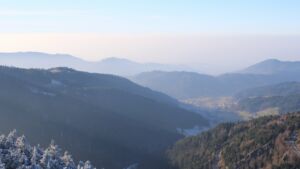 Dieses Bild zeigt eine Webcam-Aufnahme vom Achertal, aufgenommen am Freitag, den 26.12.2025 um 14:30 Uhr. Die Temperatur betrug -0.9°C.