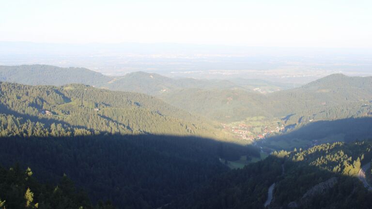 Dieses Bild zeigt eine Webcam-Aufnahme vom Achertal, aufgenommen am Donnerstag, den 18.09.2025 um 08:10 Uhr. Die Temperatur betrug 12.5°C.
