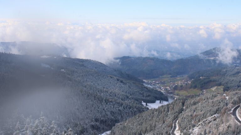 Dieses Bild zeigt eine Webcam-Aufnahme vom Achertal, aufgenommen am Freitag, den 21.11.2025 um 12:40 Uhr. Die Temperatur betrug -4.7°C.