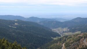 Dieses Bild zeigt eine Webcam-Aufnahme vom Achertal, aufgenommen am Dienstag, den 02.12.2025 um 14:40 Uhr. Die Temperatur betrug 6.8°C.