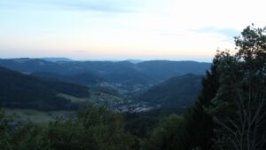 Dieses Bild zeigt eine Webcam-Aufnahme vom Achertal, aufgenommen am Mittwoch, den 26.08.2026 um 20:30 Uhr. Die Temperatur betrug 21.9°C.