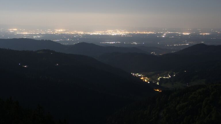 Dieses Bild zeigt eine Webcam-Aufnahme vom Achertal, aufgenommen am Sonntag, den 11.05.2025 um 03:20 Uhr. Die Temperatur betrug 9.3°C.
