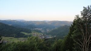 Dieses Bild zeigt eine Webcam-Aufnahme vom Achertal, aufgenommen am Montag, den 20.07.2026 um 06:30 Uhr. Die Temperatur betrug 12.9°C.