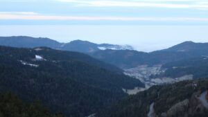 Dieses Bild zeigt eine Webcam-Aufnahme vom Achertal, aufgenommen am Donnerstag, den 05.02.2026 um 08:10 Uhr. Die Temperatur betrug 2.4°C.