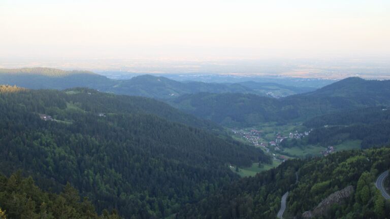 Dieses Bild zeigt eine Webcam-Aufnahme vom Achertal, aufgenommen am Samstag, den 02.05.2026 um 06:30 Uhr. Die Temperatur betrug 14.5°C.