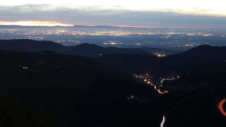 Dieses Bild zeigt eine Webcam-Aufnahme vom Achertal, aufgenommen am Mittwoch, den 05.11.2025 um 17:50 Uhr. Die Temperatur betrug 12.5°C.