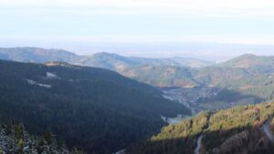 Dieses Bild zeigt eine Webcam-Aufnahme vom Achertal, aufgenommen am Dienstag, den 02.12.2025 um 09:30 Uhr. Die Temperatur betrug 3.1°C.