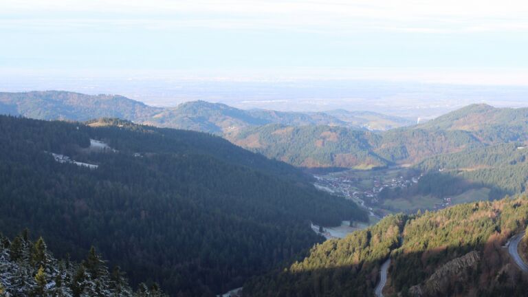 Dieses Bild zeigt eine Webcam-Aufnahme vom Achertal, aufgenommen am Dienstag, den 02.12.2025 um 09:30 Uhr. Die Temperatur betrug 3.1°C.