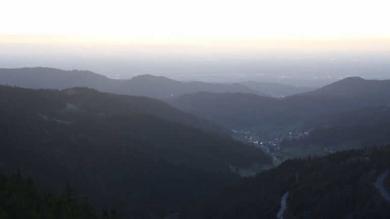 Dieses Bild zeigt eine Webcam-Aufnahme vom Achertal, aufgenommen am Donnerstag, den 12.03.2026 um 18:50 Uhr. Die Temperatur betrug 4.2°C.