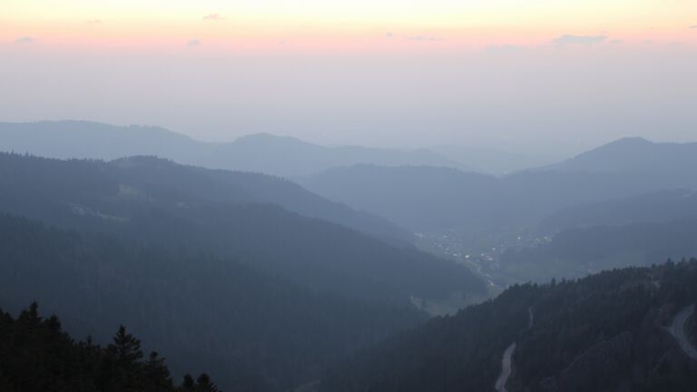 Dieses Bild zeigt eine Webcam-Aufnahme vom Achertal, aufgenommen am Mittwoch, den 18.03.2026 um 18:50 Uhr. Die Temperatur betrug 3.9°C.