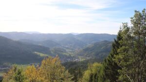 Dieses Bild zeigt eine Webcam-Aufnahme vom Achertal, aufgenommen am Donnerstag, den 29.10.2026 um 13:20 Uhr. Die Temperatur betrug 11.1°C.