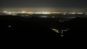 Dieses Bild zeigt eine Webcam-Aufnahme vom Achertal, aufgenommen am Freitag, den 13.03.2026 um 03:30 Uhr. Die Temperatur betrug 2.3°C.