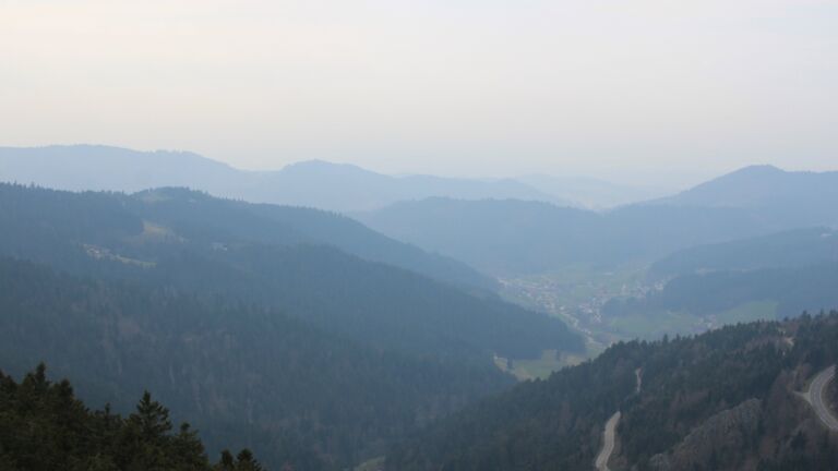 Dieses Bild zeigt eine Webcam-Aufnahme vom Achertal, aufgenommen am Montag, den 23.03.2026 um 14:10 Uhr. Die Temperatur betrug 6.8°C.