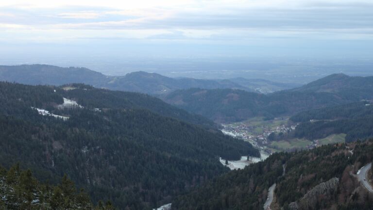 Dieses Bild zeigt eine Webcam-Aufnahme vom Achertal, aufgenommen am Mittwoch, den 19.11.2025 um 16:40 Uhr. Die Temperatur betrug -1.6°C.