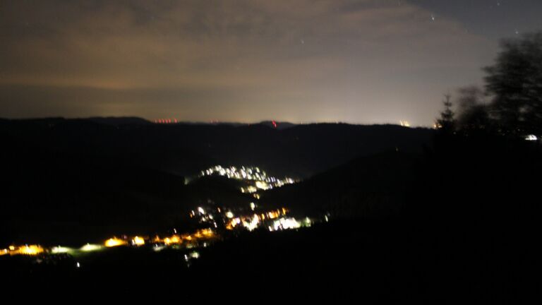 Dieses Bild zeigt eine Webcam-Aufnahme vom Achertal, aufgenommen am Samstag, den 11.07.2026 um 01:30 Uhr. Die Temperatur betrug 22°C.