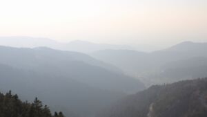 Dieses Bild zeigt eine Webcam-Aufnahme vom Achertal, aufgenommen am Mittwoch, den 18.03.2026 um 17:20 Uhr. Die Temperatur betrug 5°C.