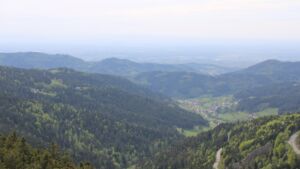 Dieses Bild zeigt eine Webcam-Aufnahme vom Achertal, aufgenommen am Dienstag, den 28.04.2026 um 16:30 Uhr. Die Temperatur betrug 15.1°C.