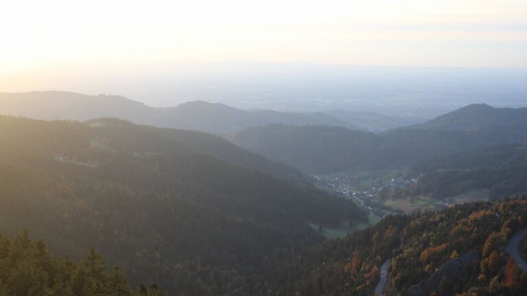 Dieses Bild zeigt eine Webcam-Aufnahme vom Achertal, aufgenommen am Samstag, den 18.10.2025 um 18:10 Uhr. Die Temperatur betrug 6.2°C.