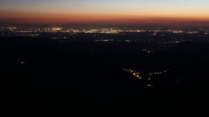 Dieses Bild zeigt eine Webcam-Aufnahme vom Achertal, aufgenommen am Montag, den 25.08.2025 um 21:30 Uhr. Die Temperatur betrug 15.8°C.