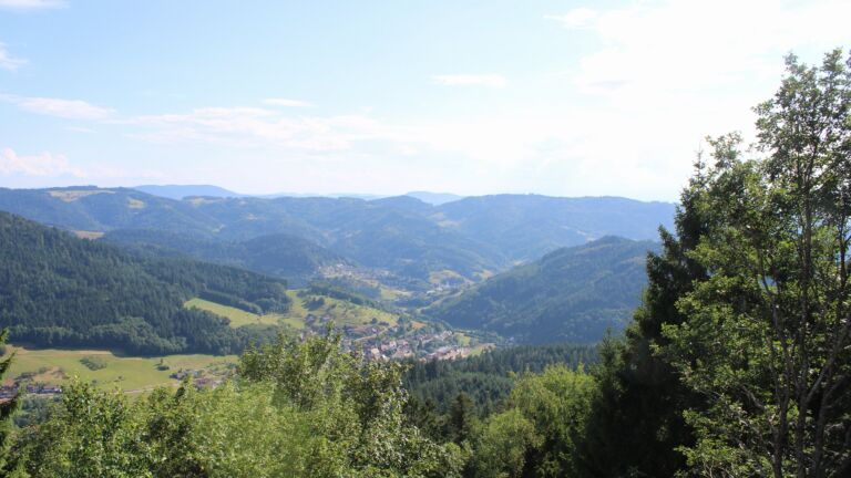 Dieses Bild zeigt eine Webcam-Aufnahme vom Achertal, aufgenommen am Freitag, den 17.07.2026 um 17:40 Uhr. Die Temperatur betrug 22.9°C.