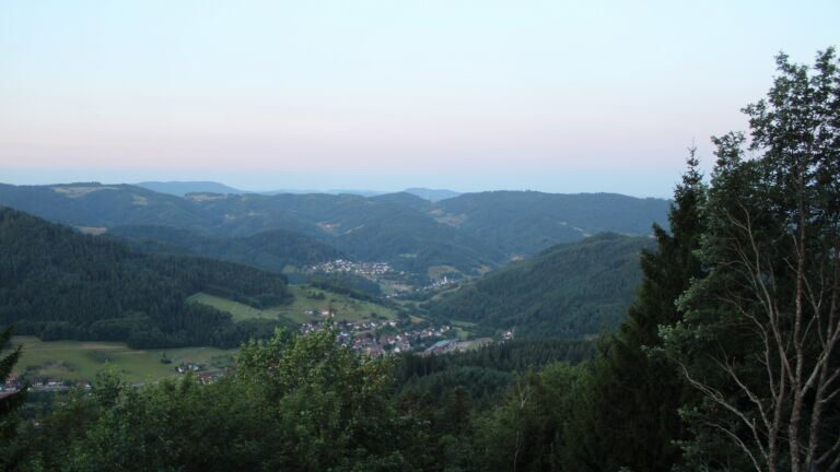 Dieses Bild zeigt eine Webcam-Aufnahme vom Achertal, aufgenommen am Montag, den 20.07.2026 um 05:50 Uhr. Die Temperatur betrug 12.8°C.