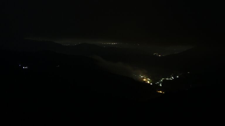 Dieses Bild zeigt eine Webcam-Aufnahme vom Achertal, aufgenommen am Montag, den 02.06.2025 um 23:50 Uhr. Die Temperatur betrug 11.1°C.