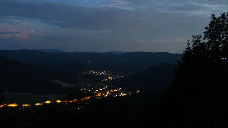 Dieses Bild zeigt eine Webcam-Aufnahme vom Achertal, aufgenommen am Montag, den 29.06.2026 um 22:40 Uhr. Die Temperatur betrug 20.3°C.