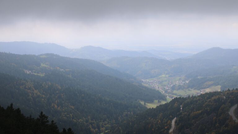 Dieses Bild zeigt eine Webcam-Aufnahme vom Achertal, aufgenommen am Donnerstag, den 09.10.2025 um 14:50 Uhr. Die Temperatur betrug 9.2°C.