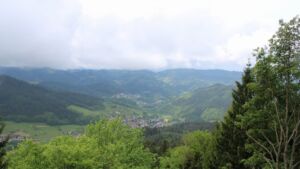 Dieses Bild zeigt eine Webcam-Aufnahme vom Achertal, aufgenommen am Freitag, den 15.05.2026 um 12:20 Uhr. Die Temperatur betrug 7.7°C.