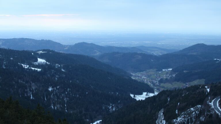 Dieses Bild zeigt eine Webcam-Aufnahme vom Achertal, aufgenommen am Mittwoch, den 14.01.2026 um 17:00 Uhr. Die Temperatur betrug 5.3°C.