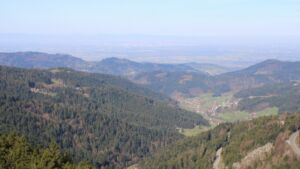 Dieses Bild zeigt eine Webcam-Aufnahme vom Achertal, aufgenommen am Donnerstag, den 09.04.2026 um 10:10 Uhr. Die Temperatur betrug 15.6°C.