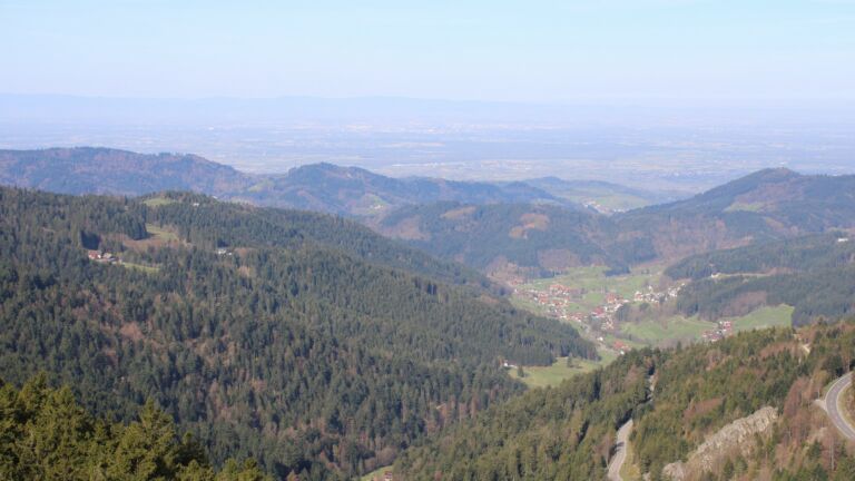 Dieses Bild zeigt eine Webcam-Aufnahme vom Achertal, aufgenommen am Donnerstag, den 09.04.2026 um 10:10 Uhr. Die Temperatur betrug 15.6°C.