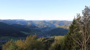 Dieses Bild zeigt eine Webcam-Aufnahme vom Achertal, aufgenommen am Dienstag, den 27.10.2026 um 08:10 Uhr. Die Temperatur betrug 10.5°C.