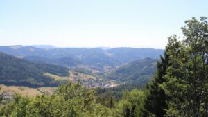 Dieses Bild zeigt eine Webcam-Aufnahme vom Achertal, aufgenommen am Mittwoch, den 12.08.2026 um 15:30 Uhr. Die Temperatur betrug 35.1°C.