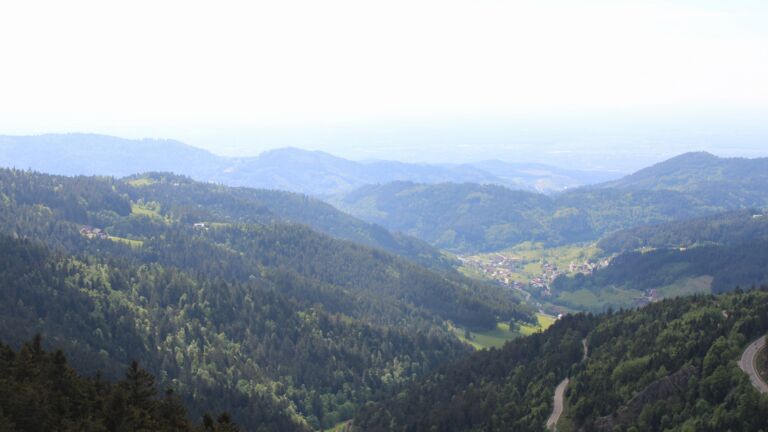 Dieses Bild zeigt eine Webcam-Aufnahme vom Achertal, aufgenommen am Samstag, den 09.05.2026 um 16:20 Uhr. Die Temperatur betrug 14.8°C.
