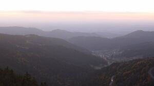 Dieses Bild zeigt eine Webcam-Aufnahme vom Achertal, aufgenommen am Dienstag, den 14.10.2025 um 19:00 Uhr. Die Temperatur betrug 7°C.