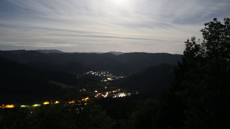 Dieses Bild zeigt eine Webcam-Aufnahme vom Achertal, aufgenommen am Donnerstag, den 24.09.2026 um 02:00 Uhr. Die Temperatur betrug 15.1°C.