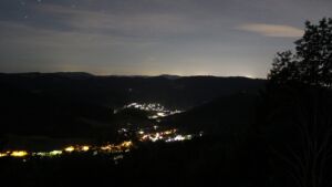 Dieses Bild zeigt eine Webcam-Aufnahme vom Achertal, aufgenommen am Mittwoch, den 08.07.2026 um 02:30 Uhr. Die Temperatur betrug 18.9°C.