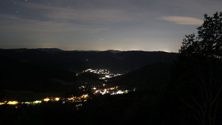Dieses Bild zeigt eine Webcam-Aufnahme vom Achertal, aufgenommen am Mittwoch, den 08.07.2026 um 02:30 Uhr. Die Temperatur betrug 18.9°C.