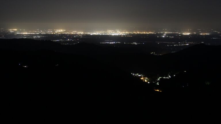 Dieses Bild zeigt eine Webcam-Aufnahme vom Achertal, aufgenommen am Samstag, den 31.05.2025 um 01:30 Uhr. Die Temperatur betrug 19.1°C.