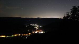 Dieses Bild zeigt eine Webcam-Aufnahme vom Achertal, aufgenommen am Mittwoch, den 07.10.2026 um 01:30 Uhr. Die Temperatur betrug 16.5°C.