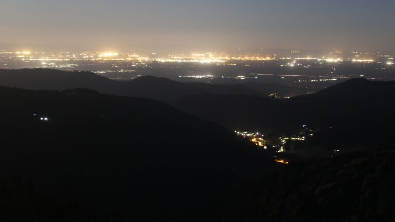 Dieses Bild zeigt eine Webcam-Aufnahme vom Achertal, aufgenommen am Donnerstag, den 30.04.2026 um 04:40 Uhr. Die Temperatur betrug 2.3°C.