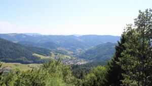 Dieses Bild zeigt eine Webcam-Aufnahme vom Achertal, aufgenommen am Samstag, den 11.07.2026 um 16:40 Uhr. Die Temperatur betrug 34.5°C.
