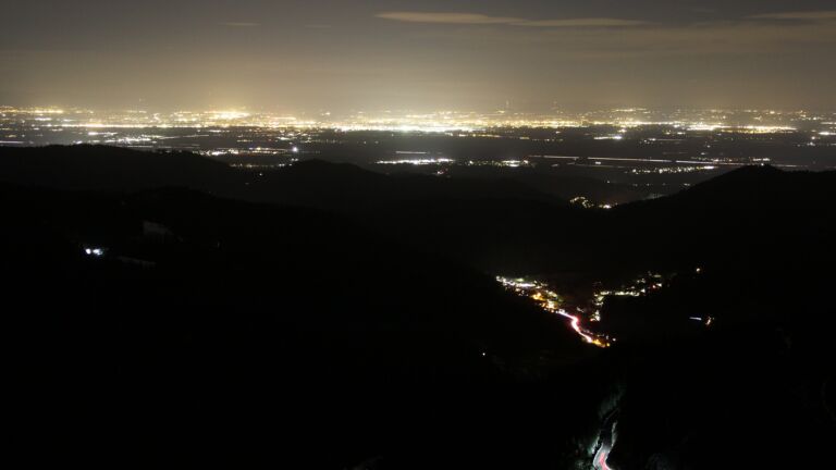 Dieses Bild zeigt eine Webcam-Aufnahme vom Achertal, aufgenommen am Freitag, den 16.01.2026 um 06:00 Uhr. Die Temperatur betrug 4.8°C.